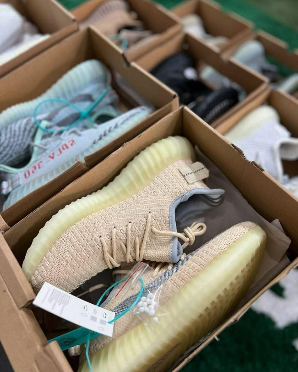 Yeezy shoes - Image 3