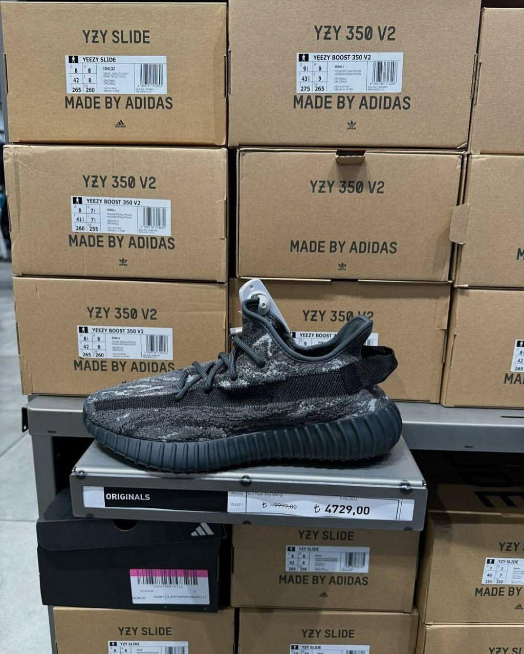 Yeezy shoes - Image 5