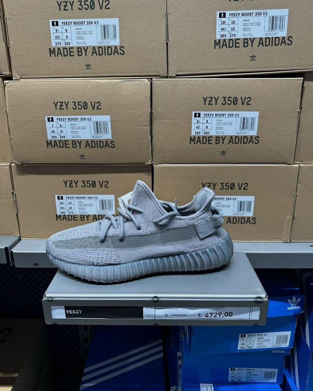 Yeezy shoes - Image 6
