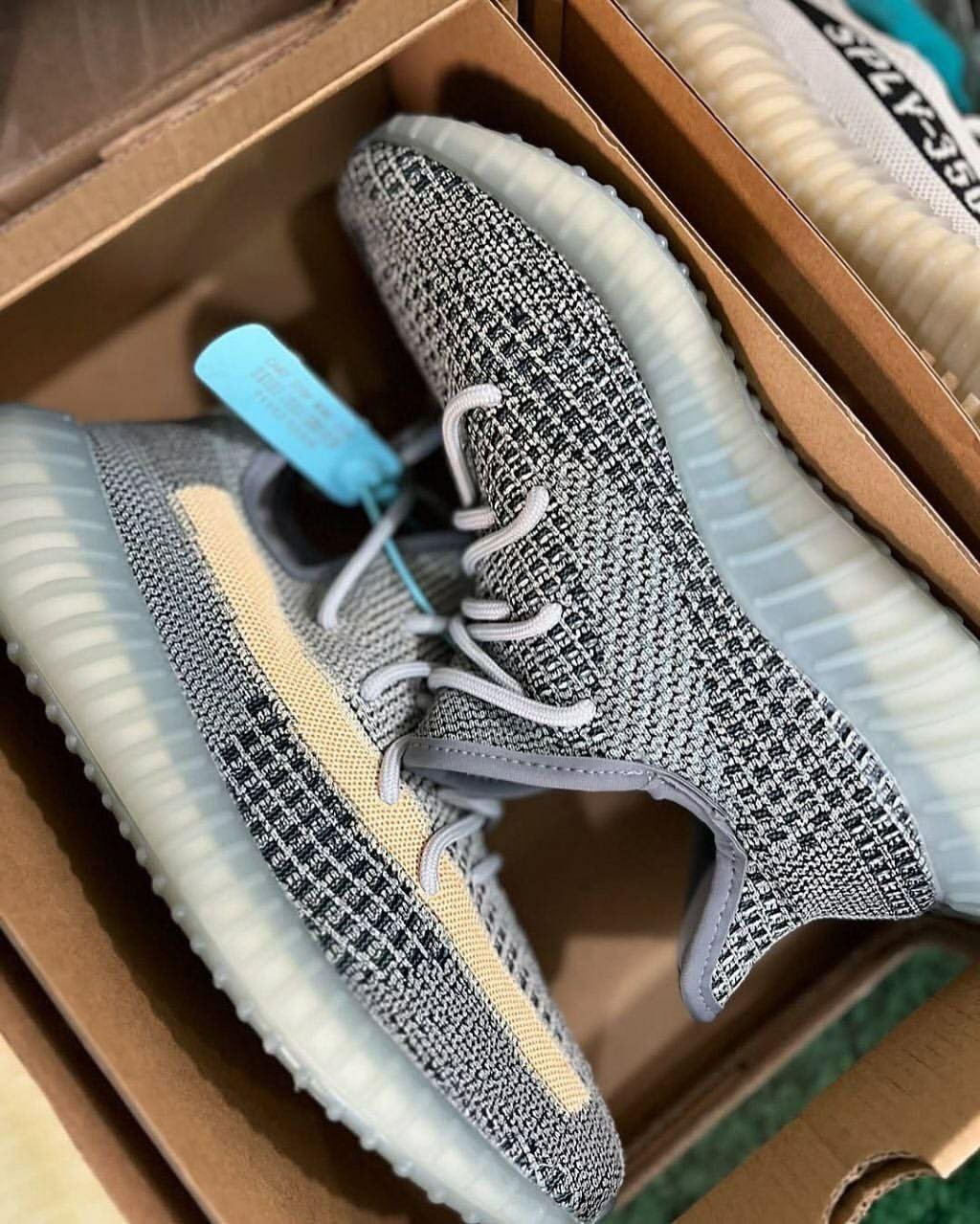 Yeezy shoes - Image 2