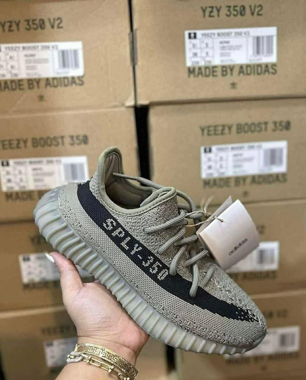 Yeezy shoes - Image 7