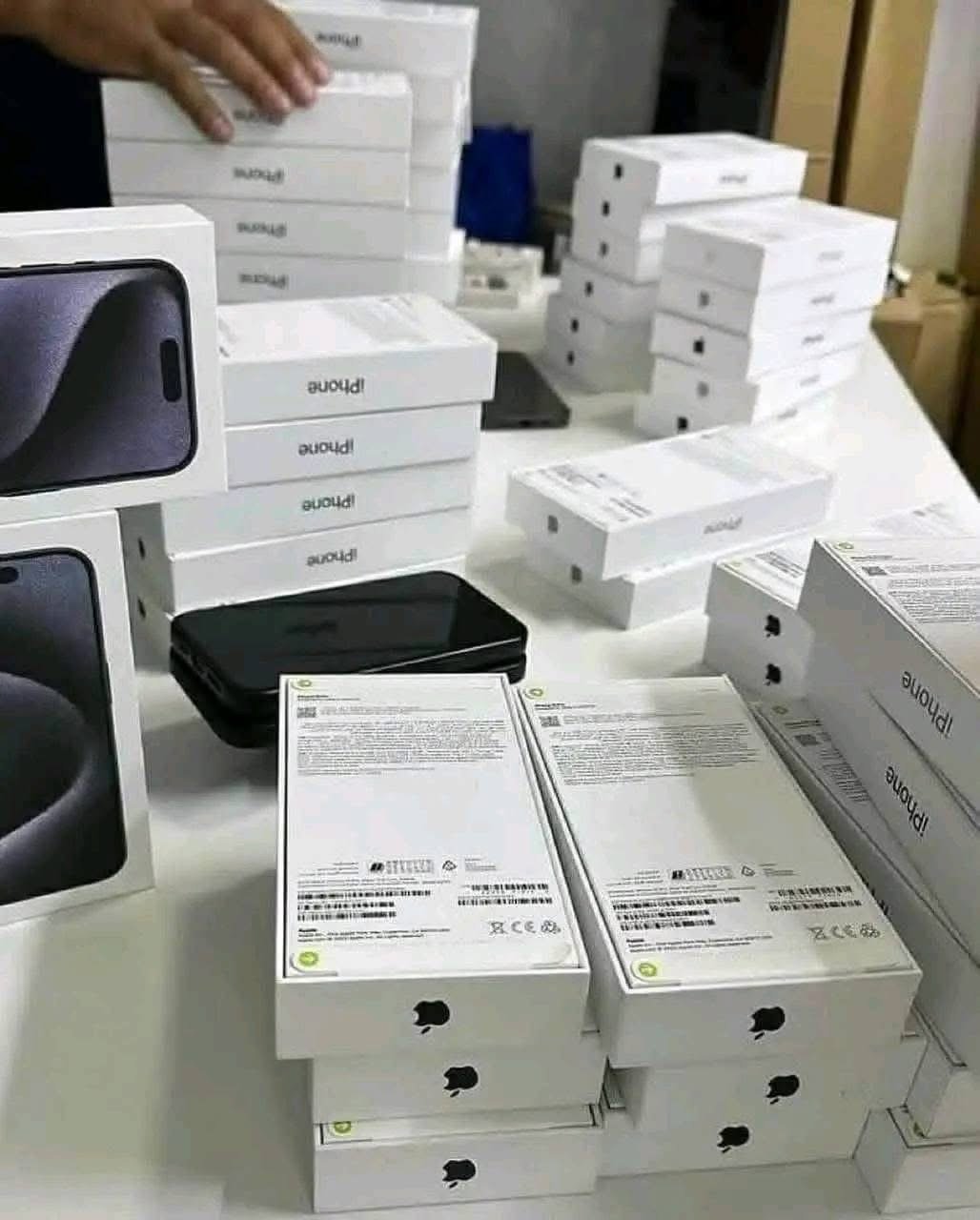 iPhone 16 - Image 2