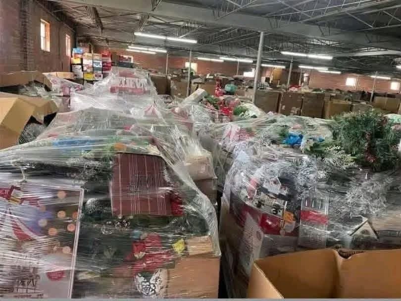 Christmas decor pallets